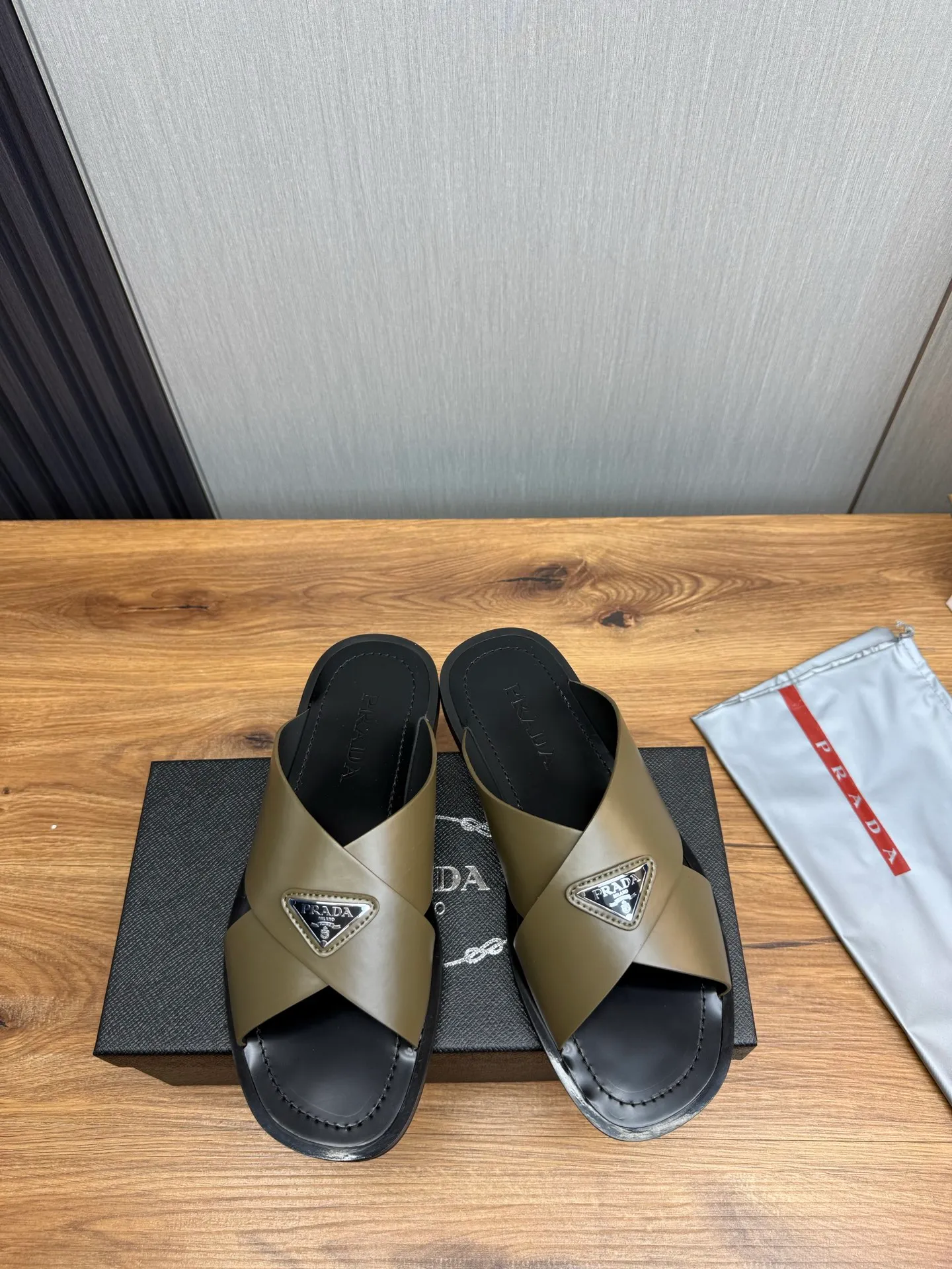 Factory price 340💰 ＰＲＡＤＡPrada - popular men's slippers hot sale 🔥 🩴Official website one to one production 38-45 sizes 45 46 🉑️Customized!